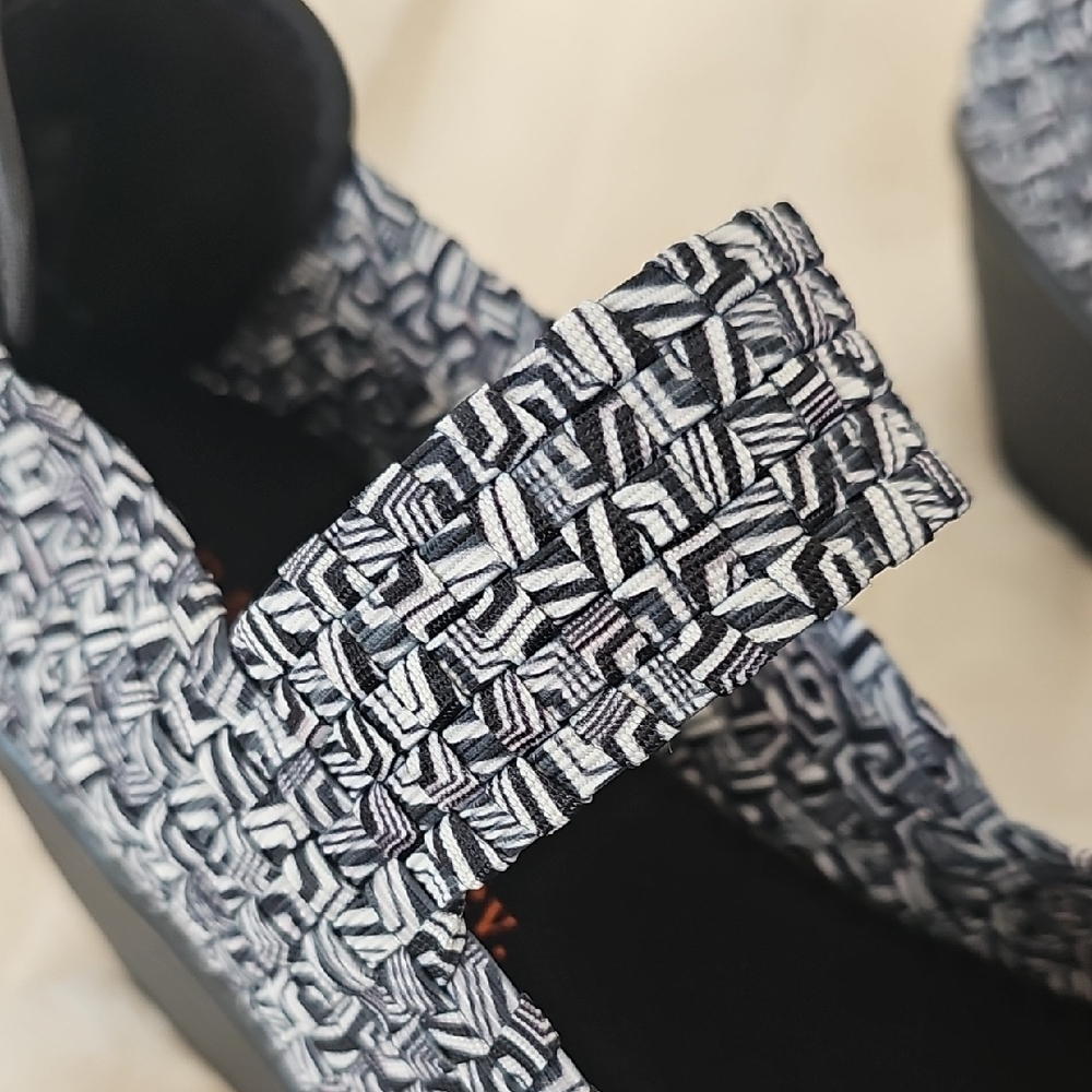 bernie mev. Monochrome Patterned Wedges - Picture 5 of 10